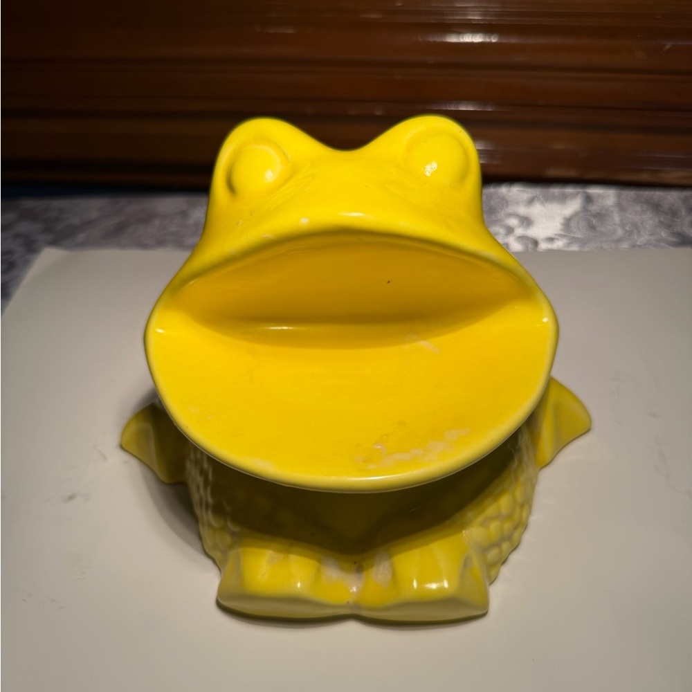 Vintage Ceramic Yellow Frog Typically Used As A Bathroom Valet Caddy